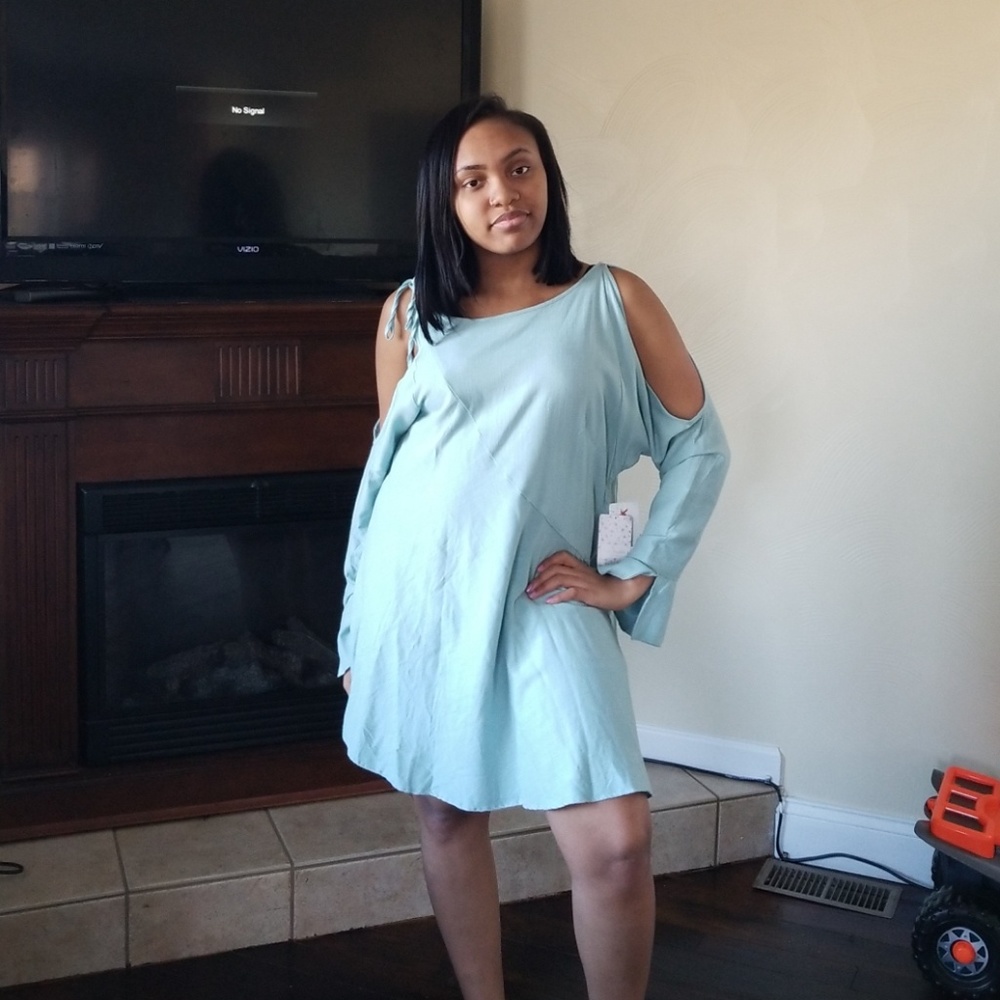 Dress - Picture 2 of 4